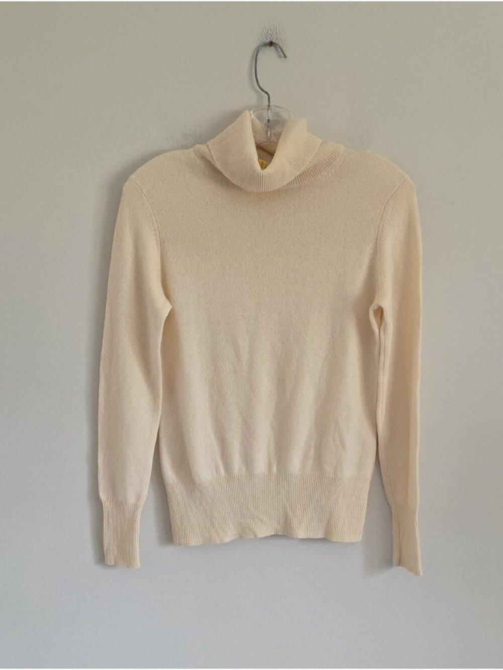 NEIMAN MARCUS | 100% cashmere Turtleneck Sweater Cream Ivory Sz M